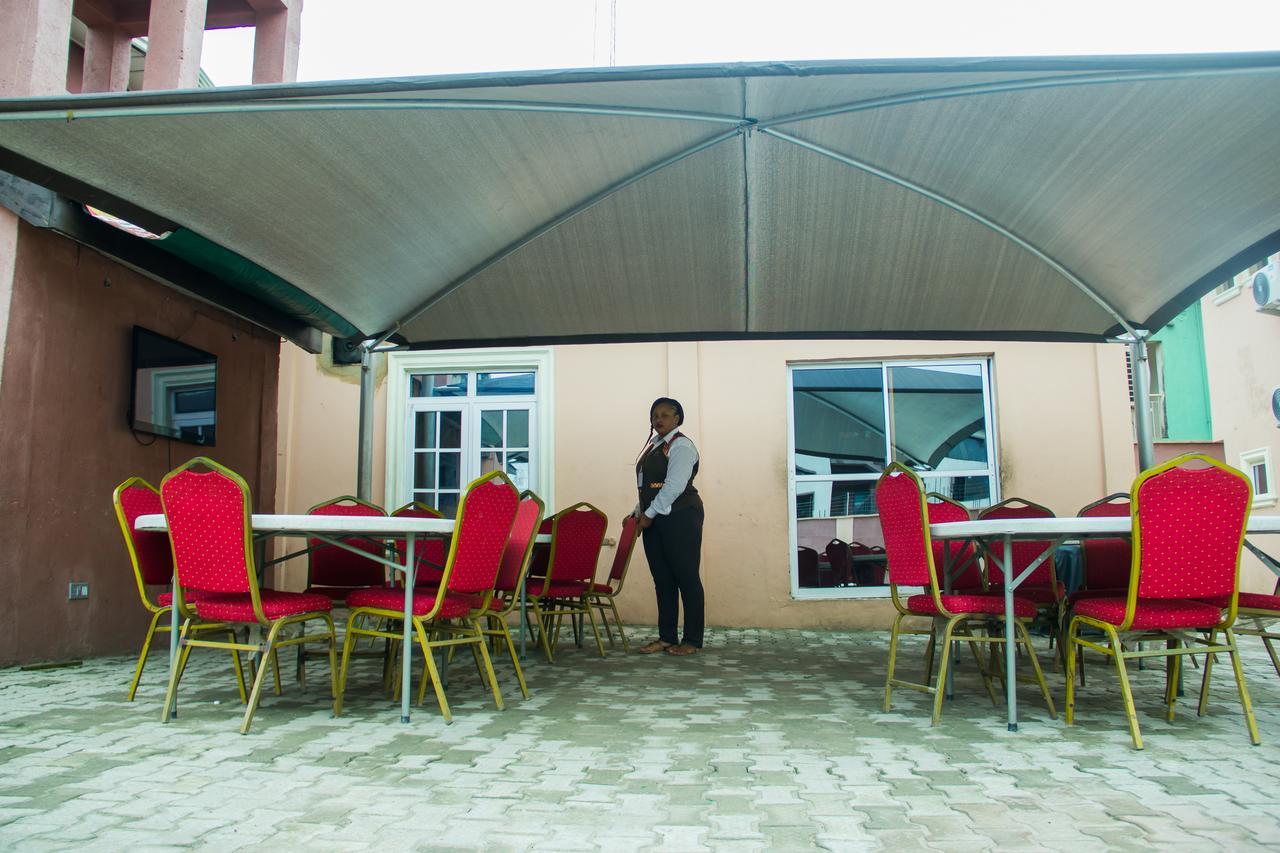 Glasshouse Hotel And Suites Egba Exterior foto