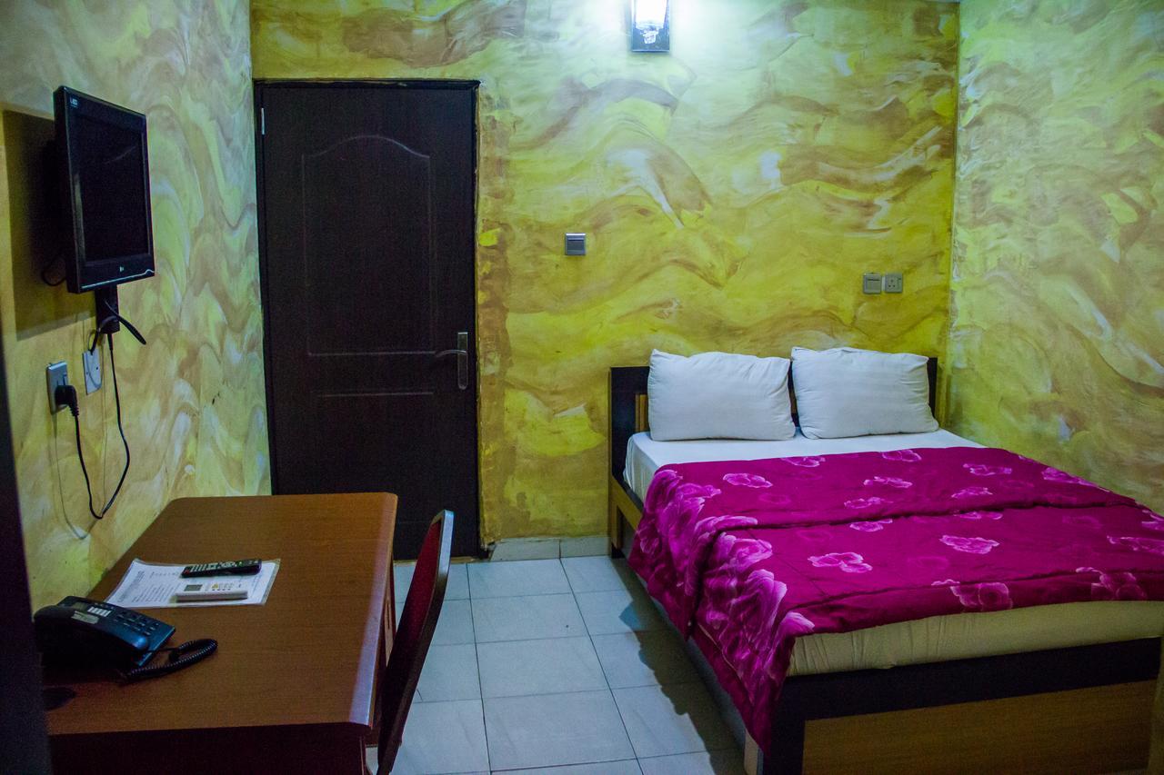 Glasshouse Hotel And Suites Egba Exterior foto